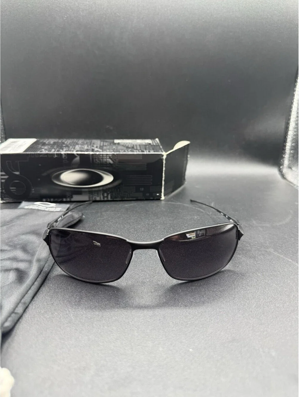 Oakley Conductor 8 Matte Black/Black Iridium Polarized Lenses OO4107-04